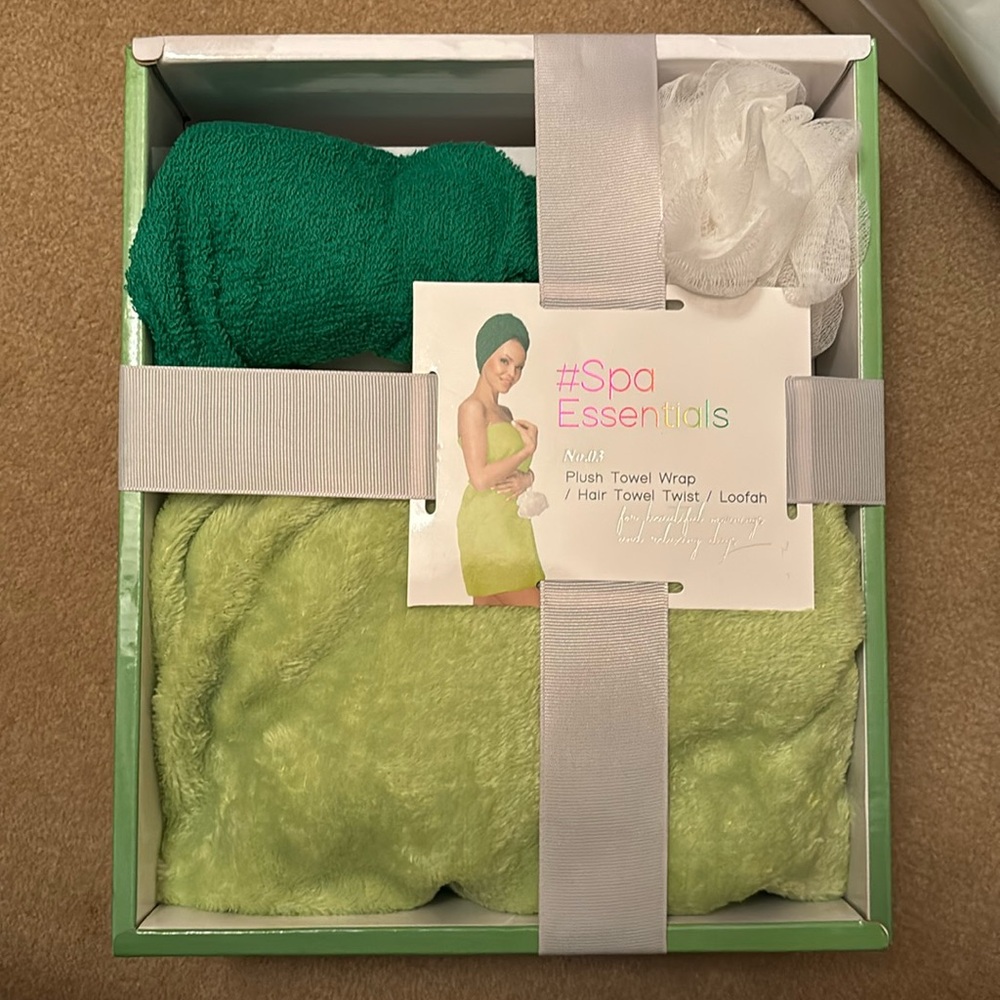 3 Piece Plush Towel/Hair Towel Twist/Loofah Set- Green & White Combo